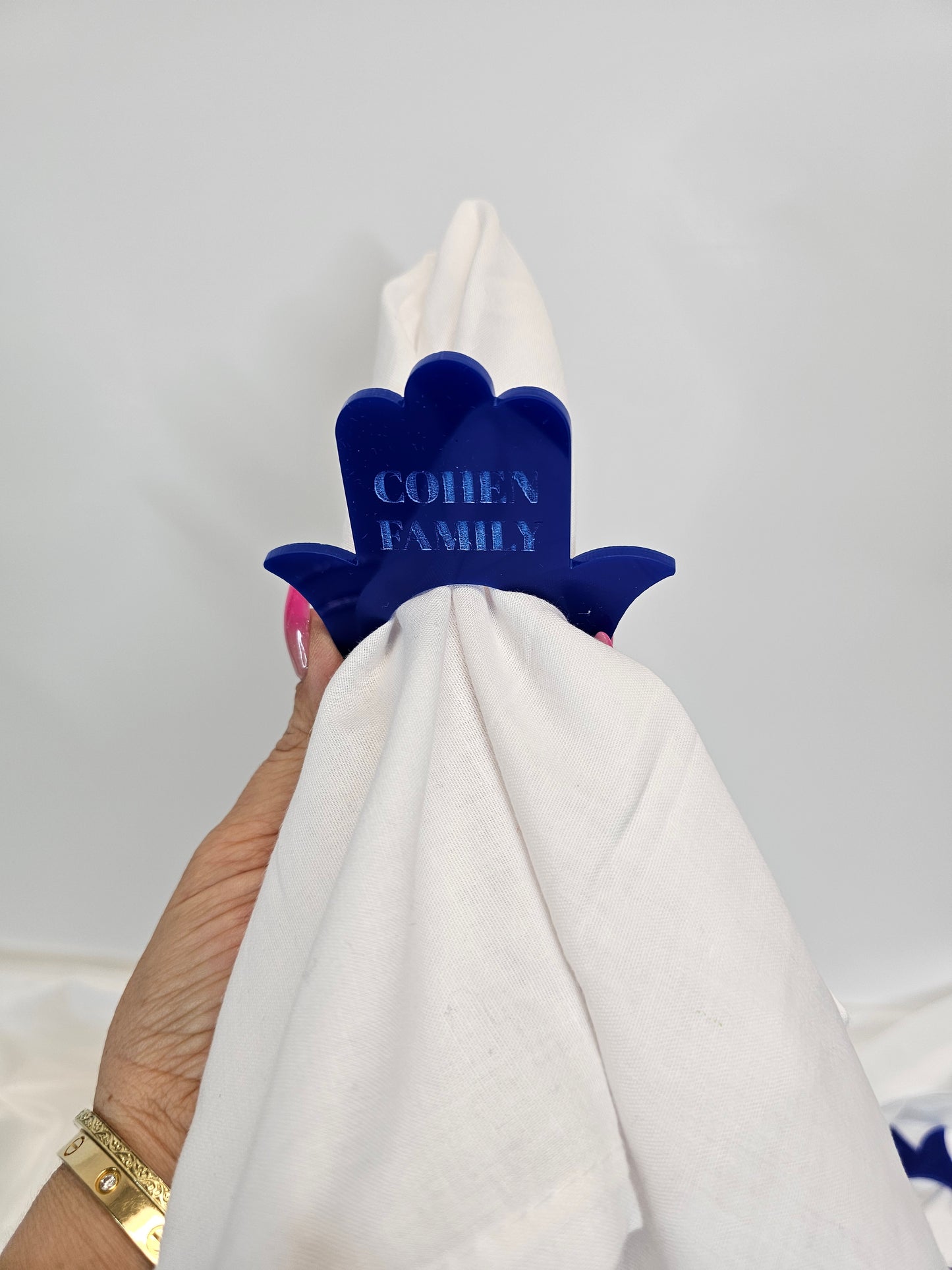 Personalized hamsa-shaped napkin holder – modern Jewish table deco