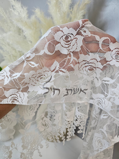 White triangle lace veil with custom embroidery – elegant mitpachat for women