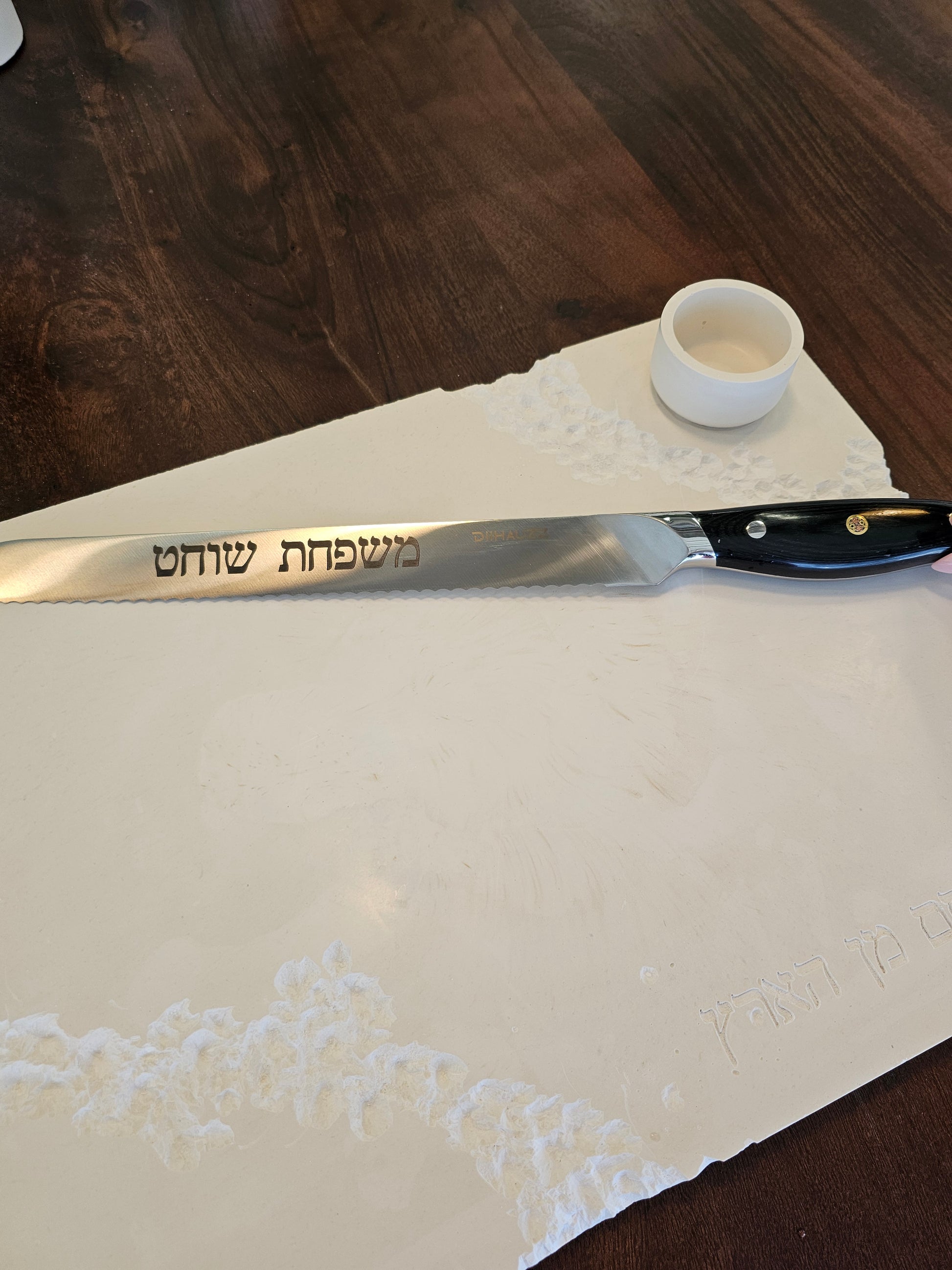 Personalized stone look organic-edge Challah board with Hamotzi blessing and family-name knife — Shabbat Judaica