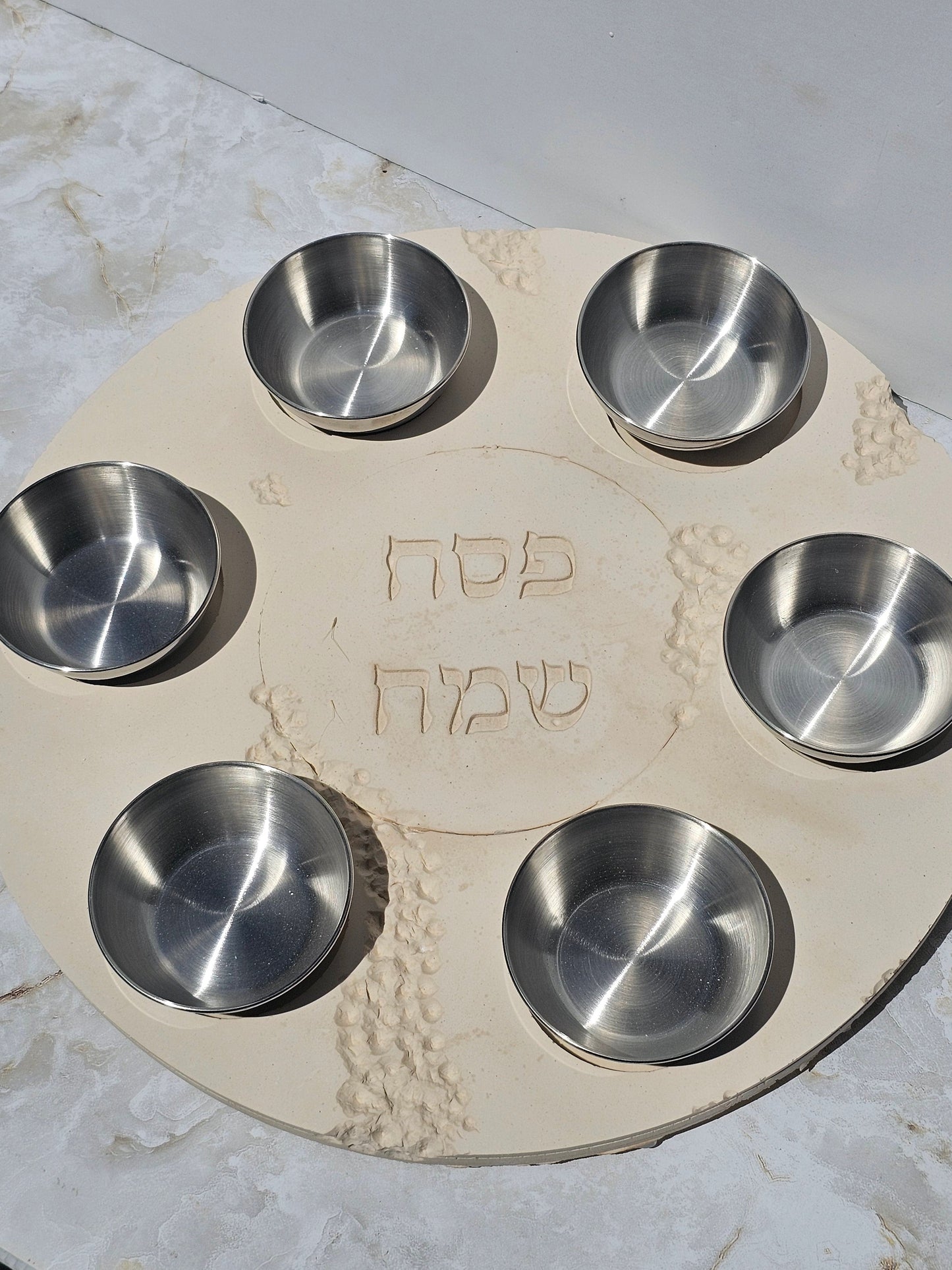 Top view of stone look Pesach Seder plate engraved Pesach Sameach with 6 silver stainless steel bowls — handmade Judaica